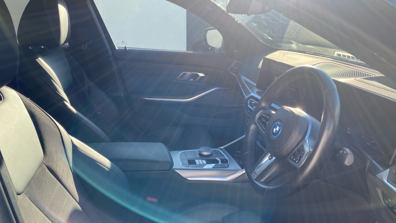 BMW 3 Series 330e xDrive M Sport 4dr Step Auto Saloon